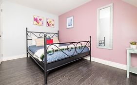 Stylish Ottawa Getaway For 5